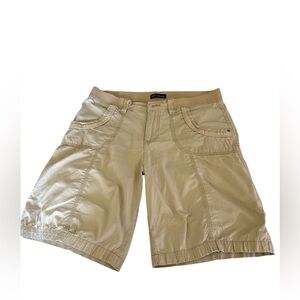 Lee Relaxed Fit Tan Cargo Shorts Size 12 
$15